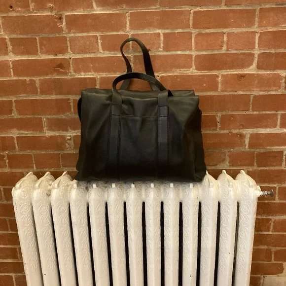 100% Aritzia Six Eleven Mc Duffle Large Leather Bag - Picture 3 of 9